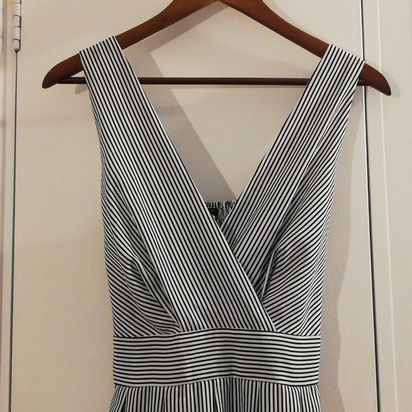 White and navy dress - Picture 2 of 5